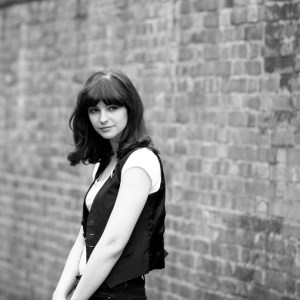 Roxanne de Bastion to release new EP