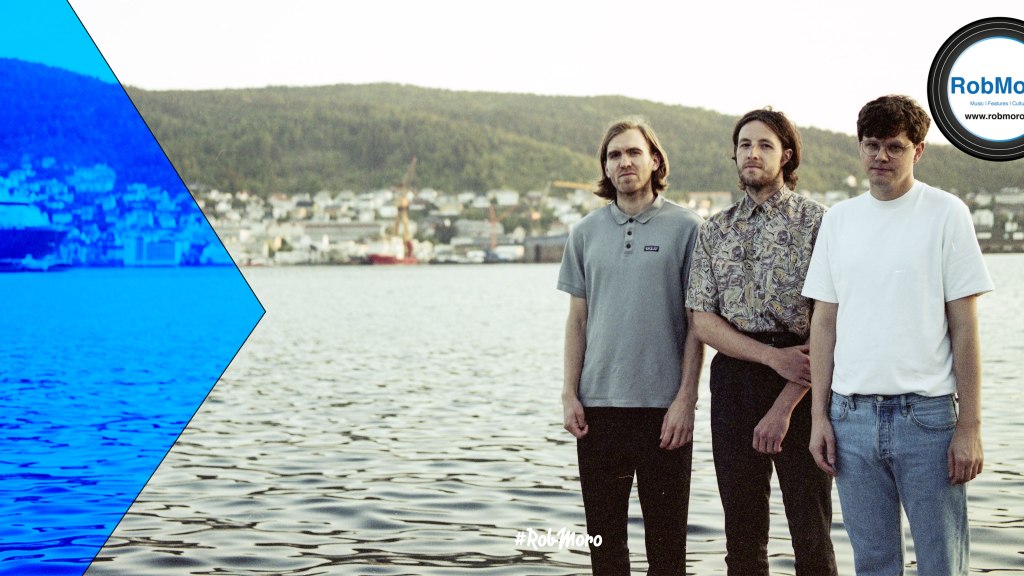 New-Music-Thursday-Chain-Wallet