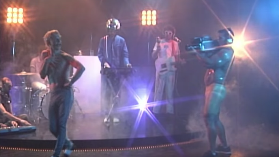 POND - 'Sixteen Days'