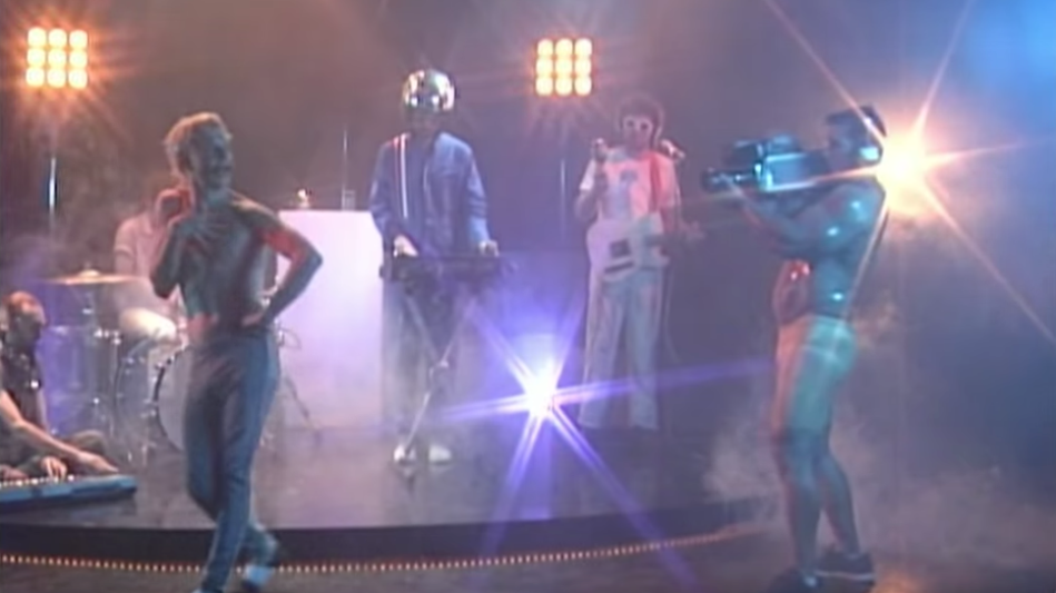 POND - 'Sixteen Days'