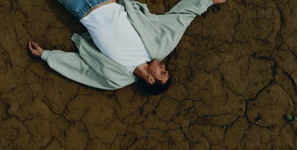 RobMoro TV | Glauque –&nbsp;‘Plane’