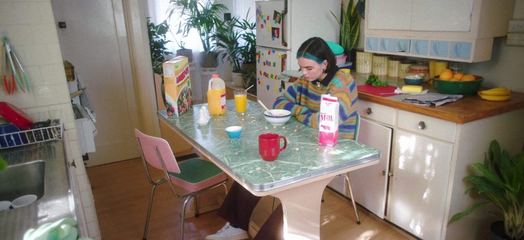 RobMoro TV | BENEE – ‘Supalonely’