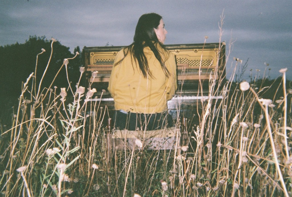 RobMoro TV | Sorcha Richardson – ‘Honey’