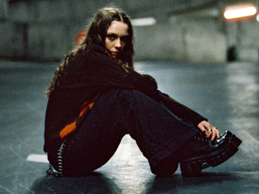 RobMoro TV | Holly Humberstone – ‘The Walls Are Way Too&nbsp;Thin’