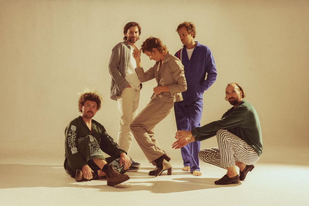 RobMoro TV | POND – ‘America’s Cup’