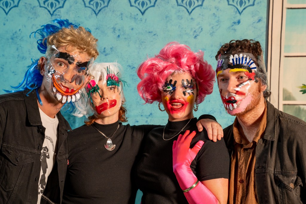 RobMoro TV | LOOSE FIT – ‘Social&nbsp;Graces’