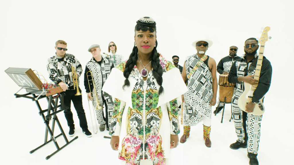 IBIBIO SOUND MACHINE - Photo Credit: Tiago Di Mauro