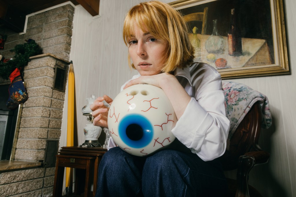 RobMoro TV | Fenne Lily – ‘Lights Light&nbsp;Up’