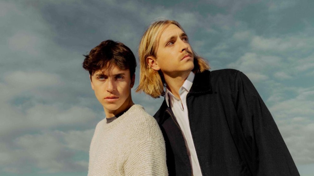 Listen | Indie-pop duo DWLLRS release new single ‘Driving’