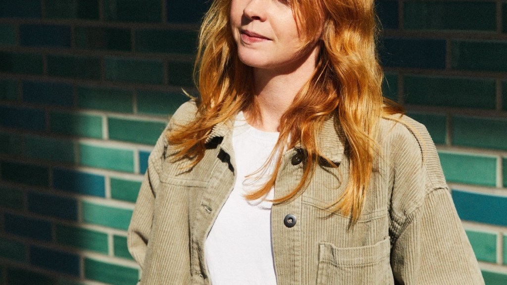 Lucy Rose releases video for new single 'Sail Away'