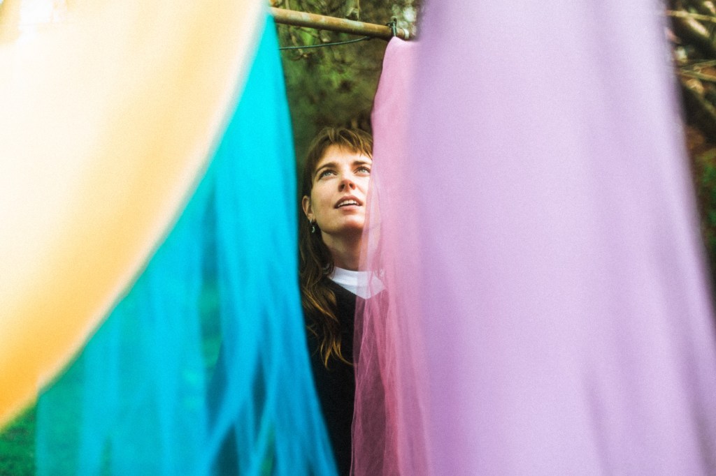 Listen | Explore Angie McMahon’s new single ‘Untangling’ + EP “Light&nbsp;Sides”