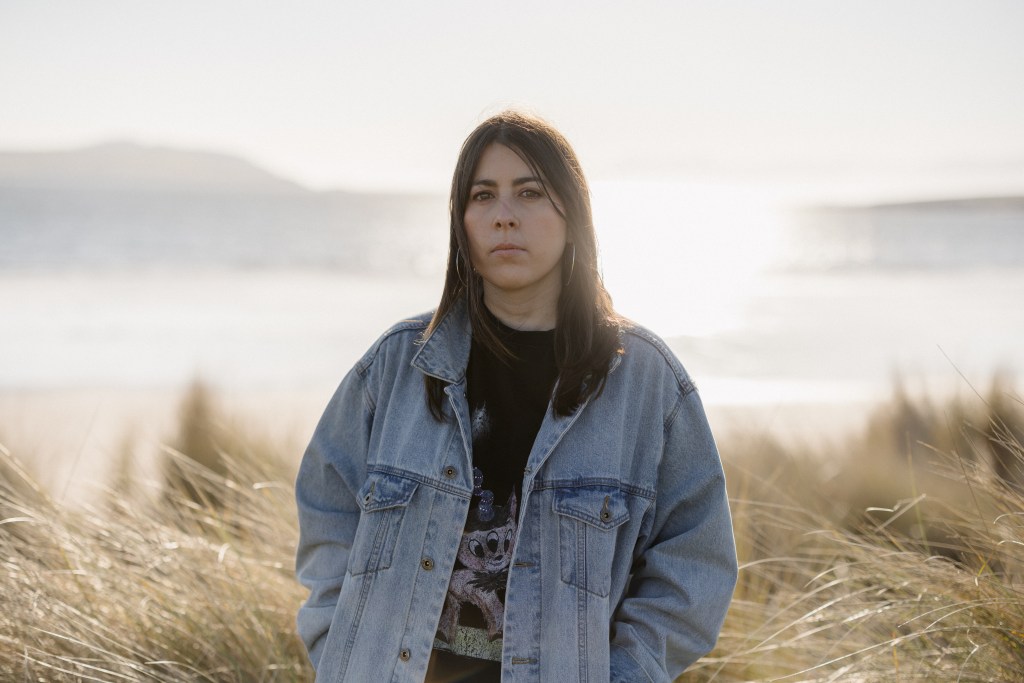 6 Tracks, a series of conversations, music and performance at Hen’s Teeth